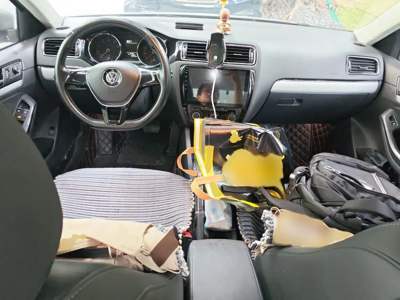 Volkswagen Sagitar 2015 230TSI Automatic Comfort Version — миниатюра 18