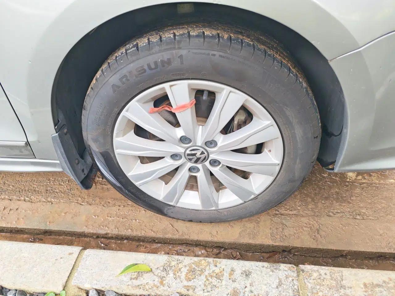 Volkswagen Sagitar 2015 230TSI Automatic Comfort Version — миниатюра 8