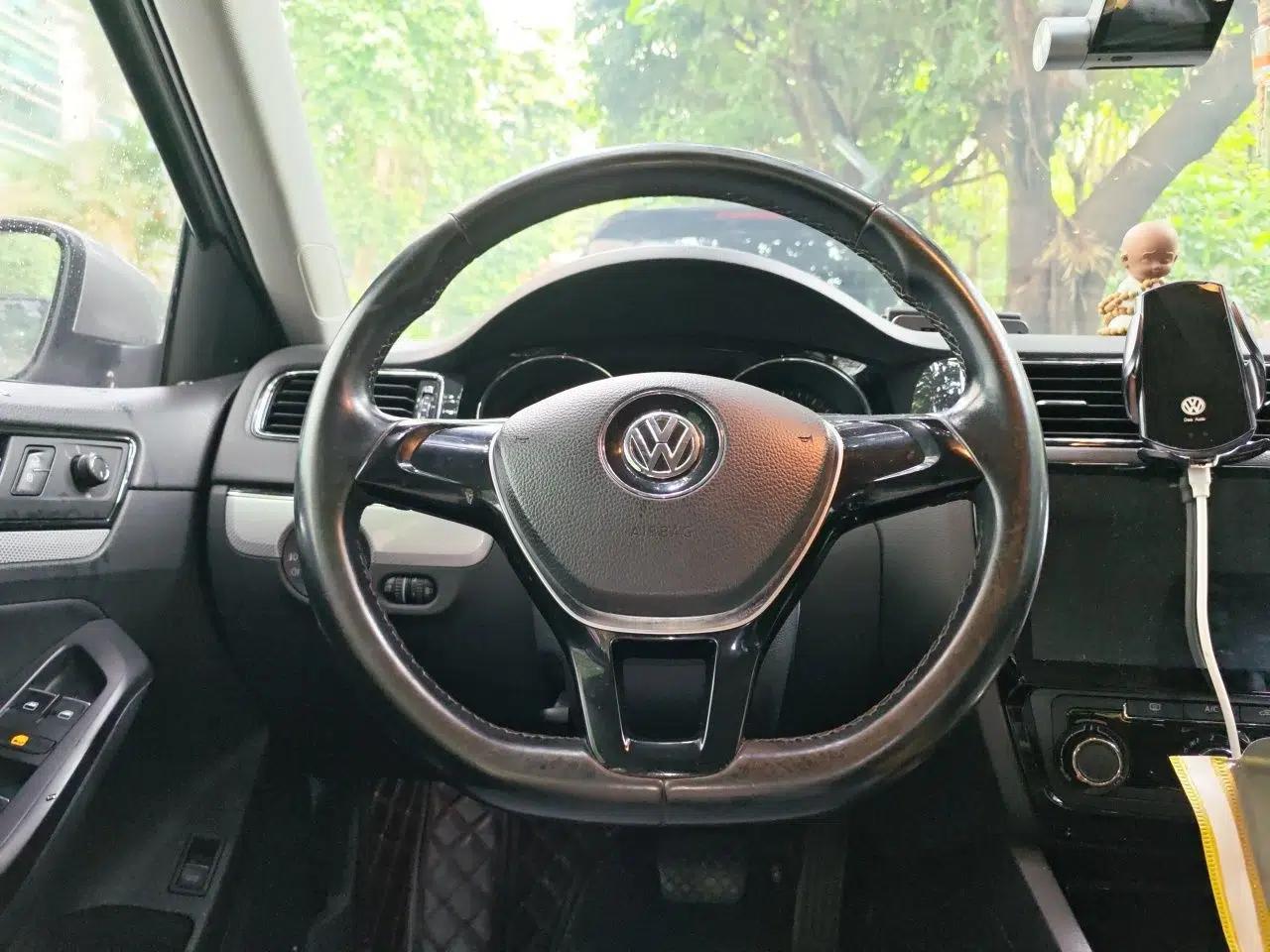 Volkswagen Sagitar 2015 230TSI Automatic Comfort Version — миниатюра 9