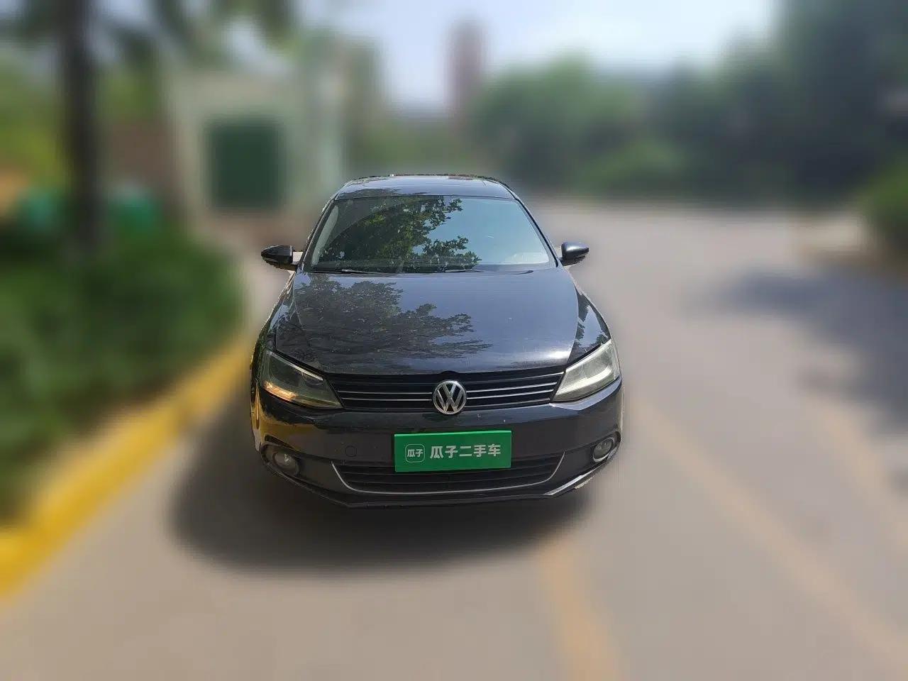 Volkswagen Sagitar 2014 1.6L Automatic Comfort Model — миниатюра 2