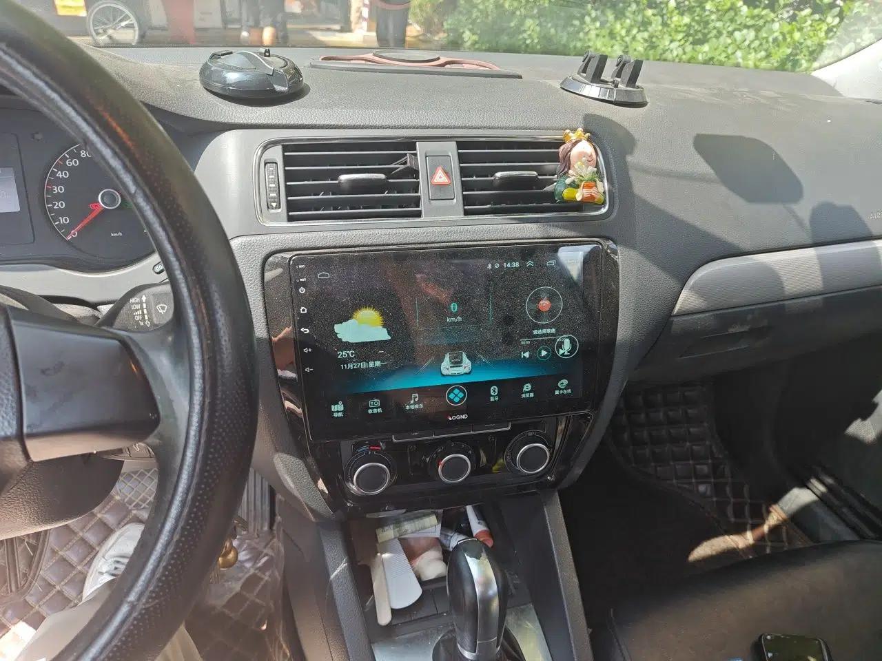 Volkswagen Sagitar 2014 1.6L Automatic Comfort Model — миниатюра 13