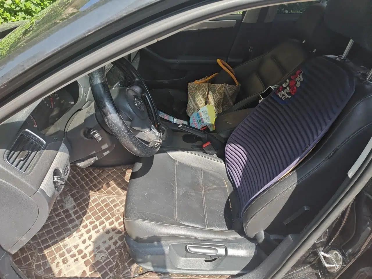 Volkswagen Sagitar 2014 1.6L Automatic Comfort Model — миниатюра 15