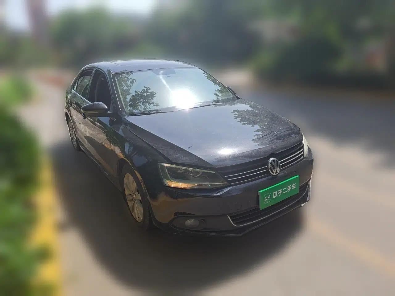 Volkswagen Sagitar 2014 1.6L Automatic Comfort Model — миниатюра 3