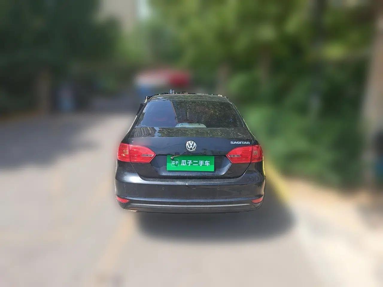 Volkswagen Sagitar 2014 1.6L Automatic Comfort Model — миниатюра 5