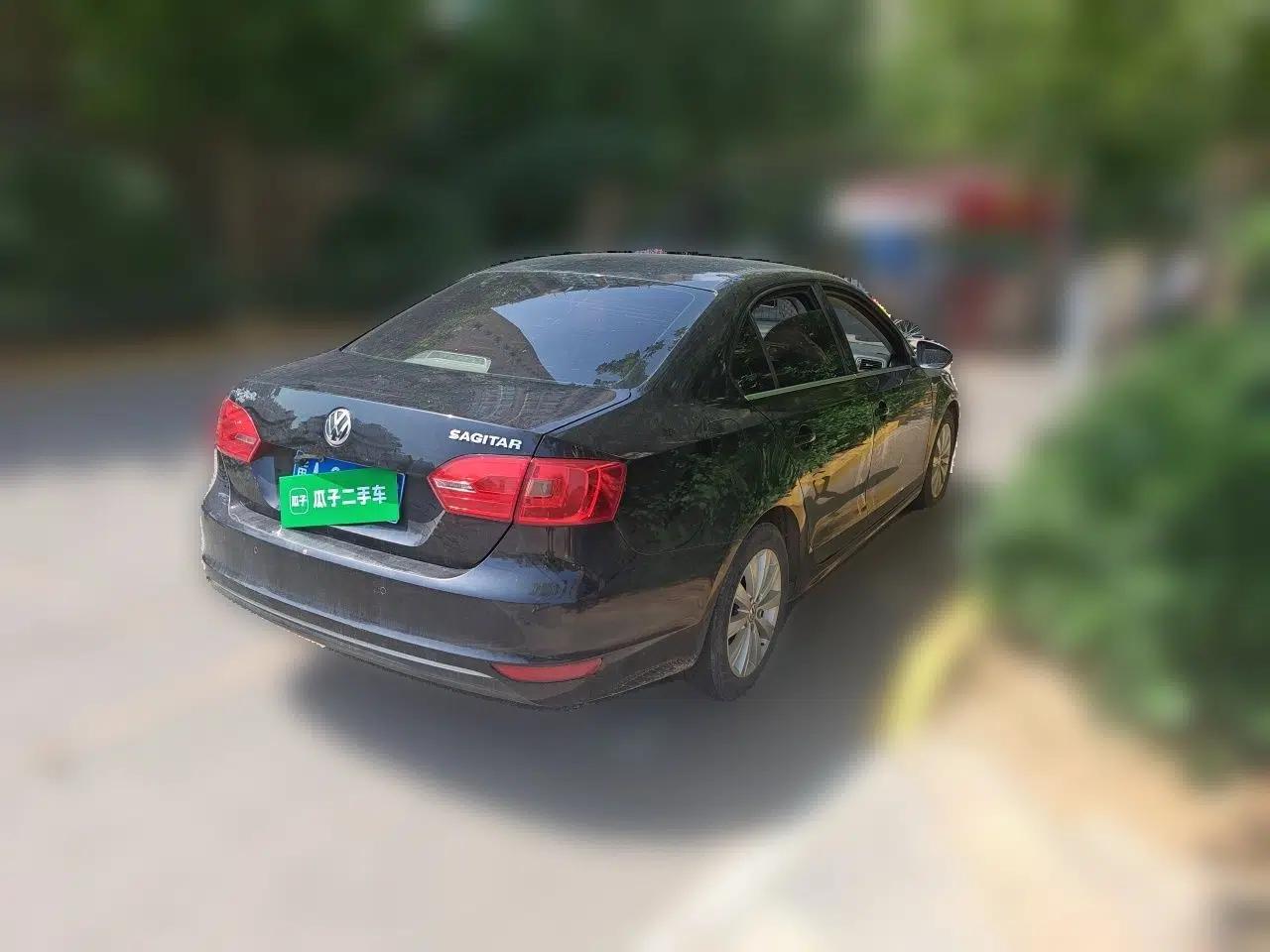 Volkswagen Sagitar 2014 1.6L Automatic Comfort Model — миниатюра 6