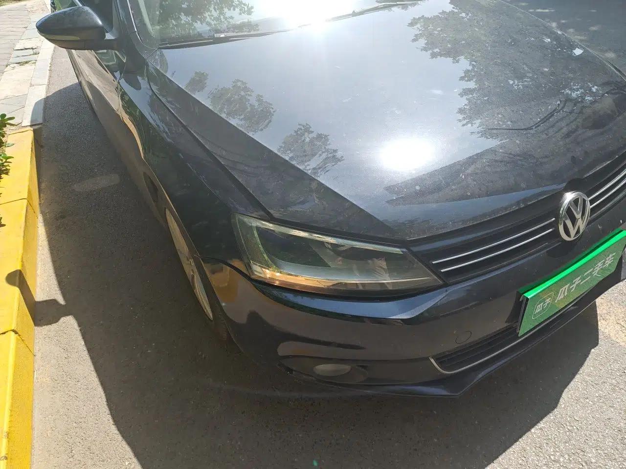 Volkswagen Sagitar 2014 1.6L Automatic Comfort Model — миниатюра 7
