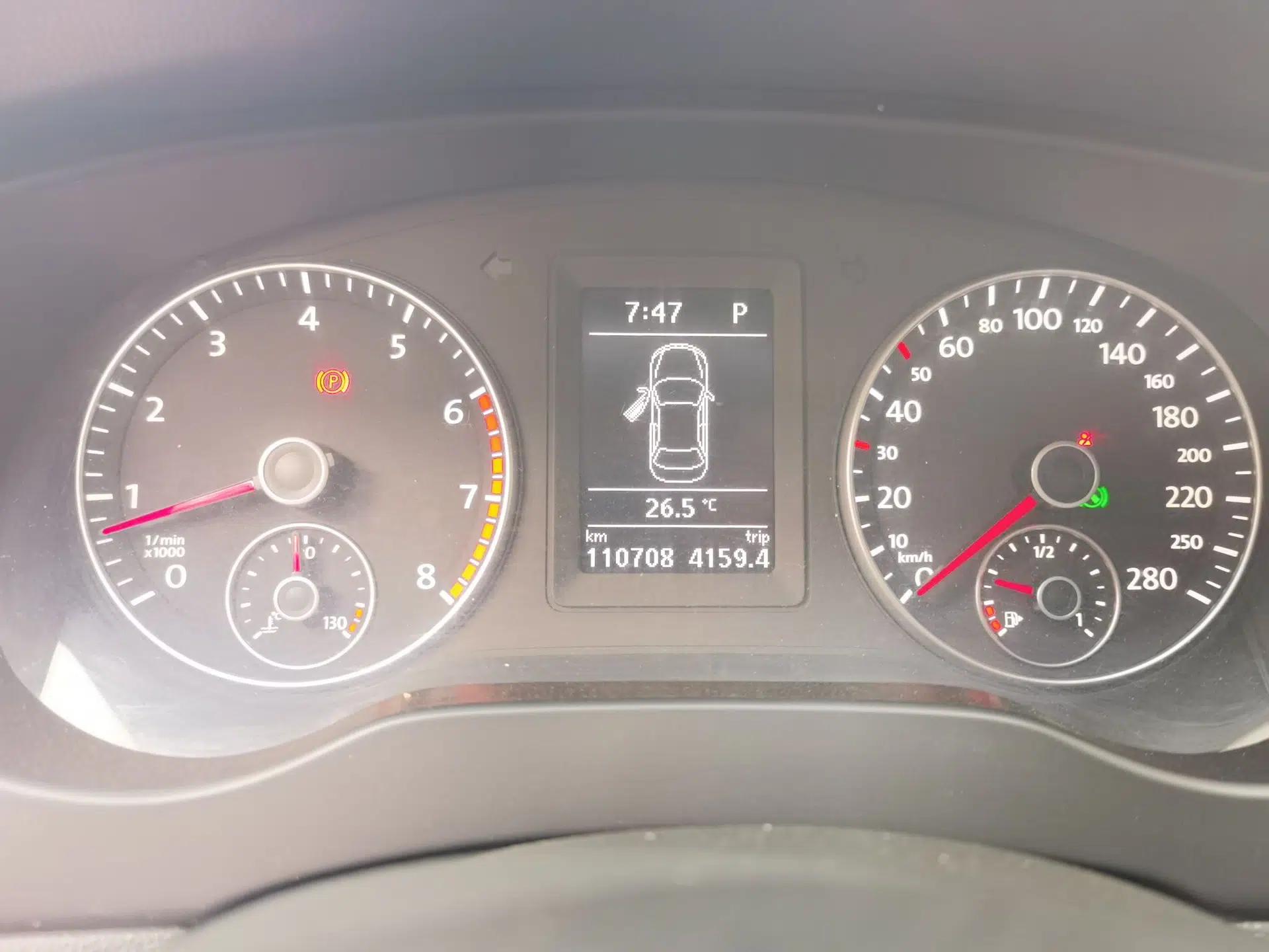 Volkswagen Sagitar 2014 1.4TSI Automatic Luxury Model — миниатюра 11