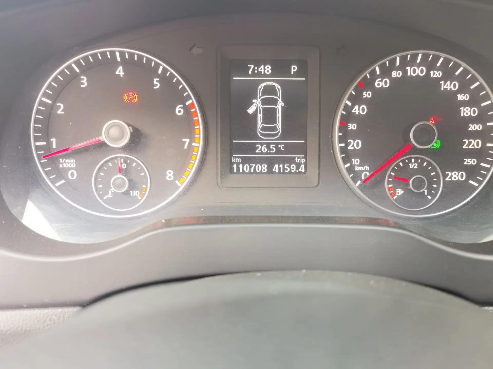 Volkswagen Sagitar 2014 1.4TSI Automatic Luxury Model — миниатюра 12