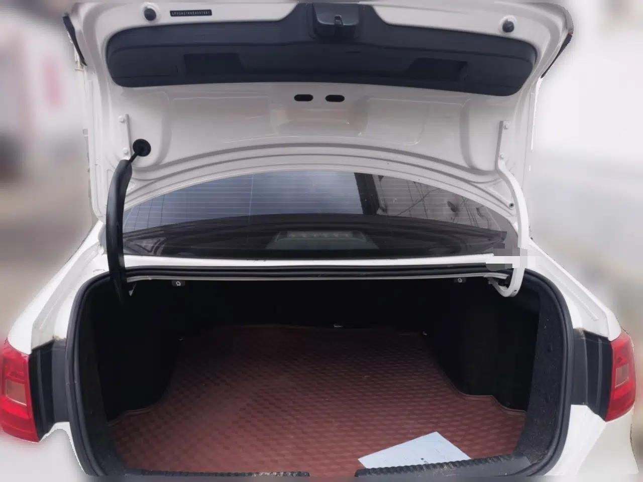 Volkswagen Sagitar 2014 1.4TSI Automatic Luxury Model — миниатюра 19