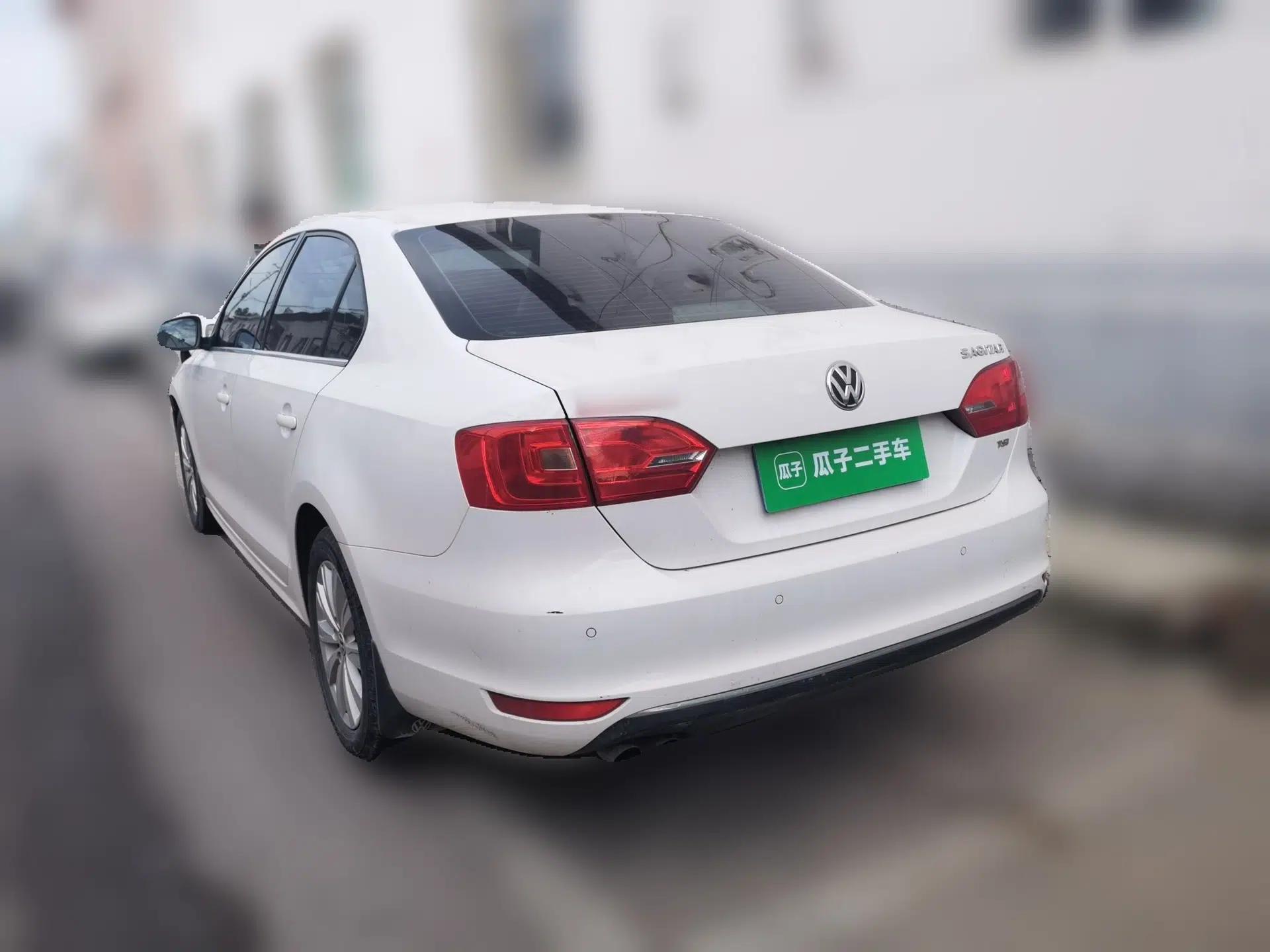 Volkswagen Sagitar 2014 1.4TSI Automatic Luxury Model — миниатюра 4