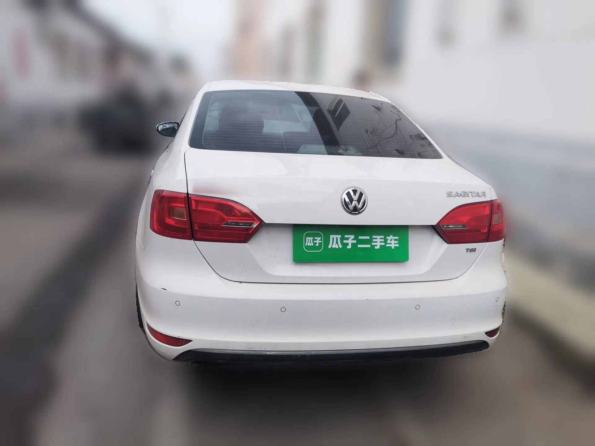 Volkswagen Sagitar 2014 1.4TSI Automatic Luxury Model — миниатюра 5