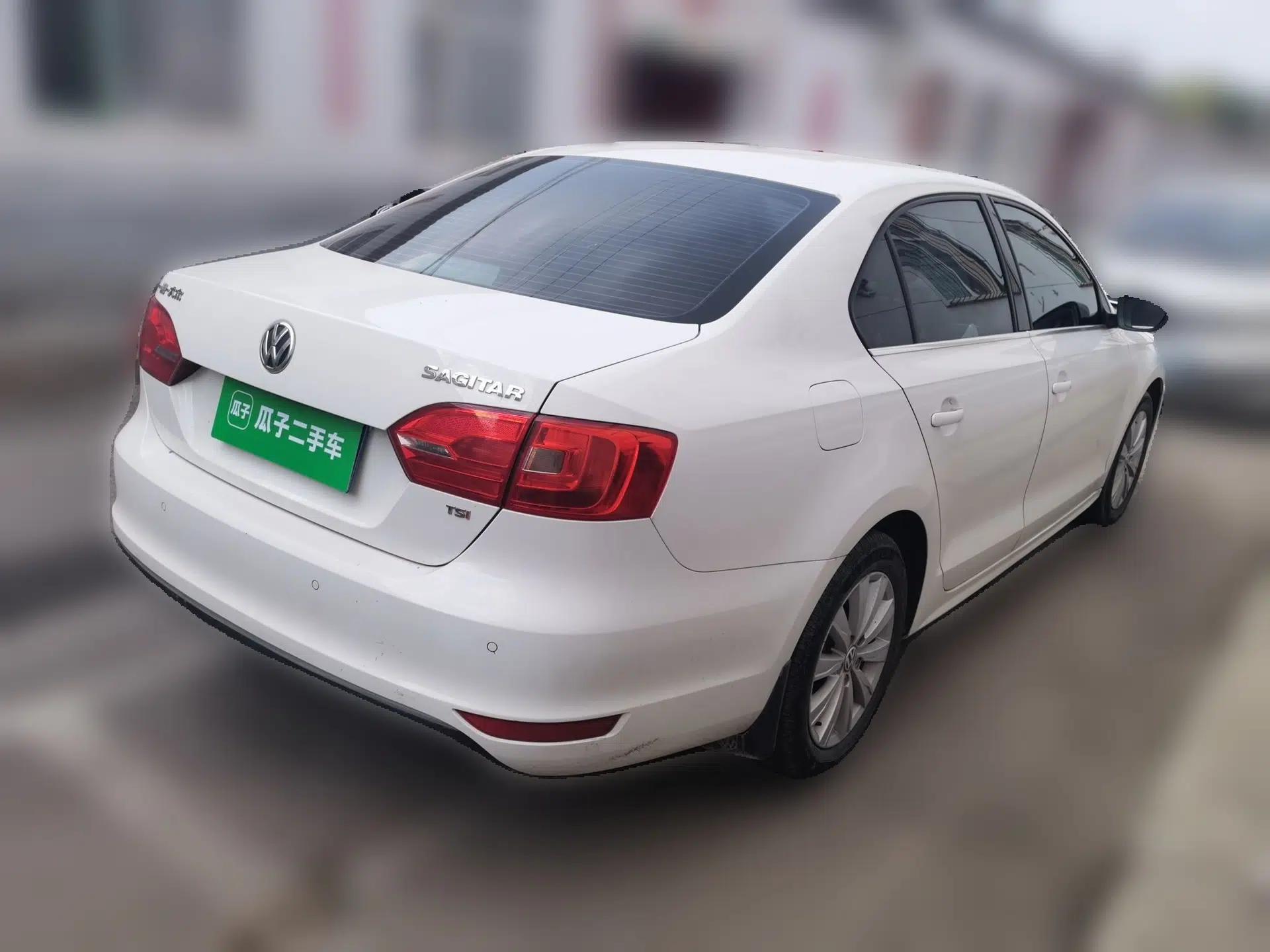 Volkswagen Sagitar 2014 1.4TSI Automatic Luxury Model — миниатюра 6