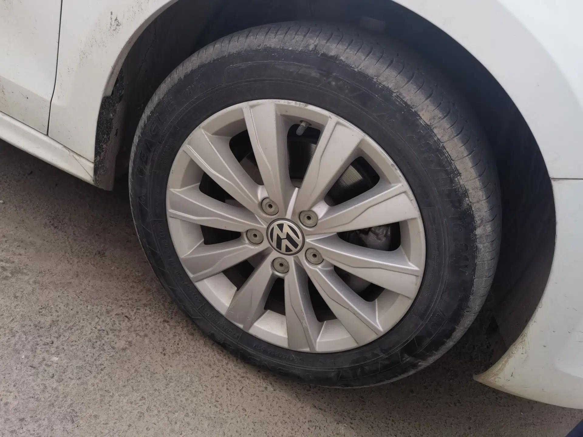 Volkswagen Sagitar 2014 1.4TSI Automatic Luxury Model — миниатюра 8