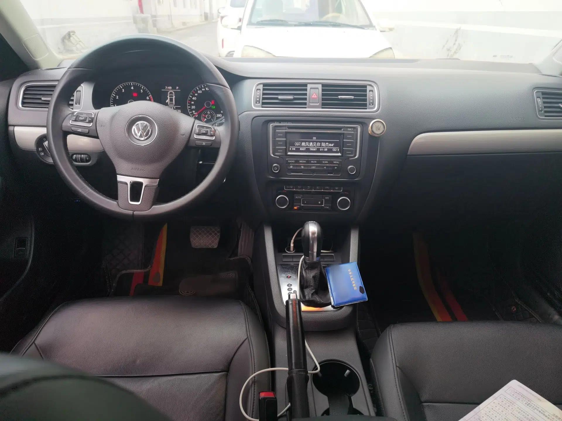 Volkswagen Sagitar 2014 1.4TSI Automatic Luxury Model — миниатюра 9