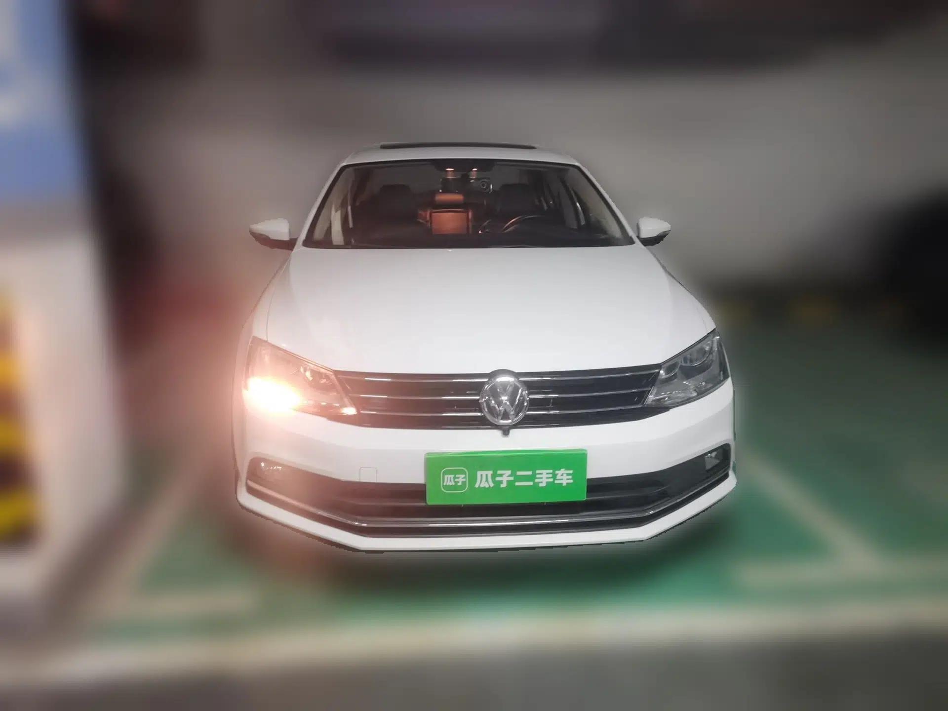 Volkswagen Sagitar 2015 230TSI Manual Comfort Version — миниатюра 2