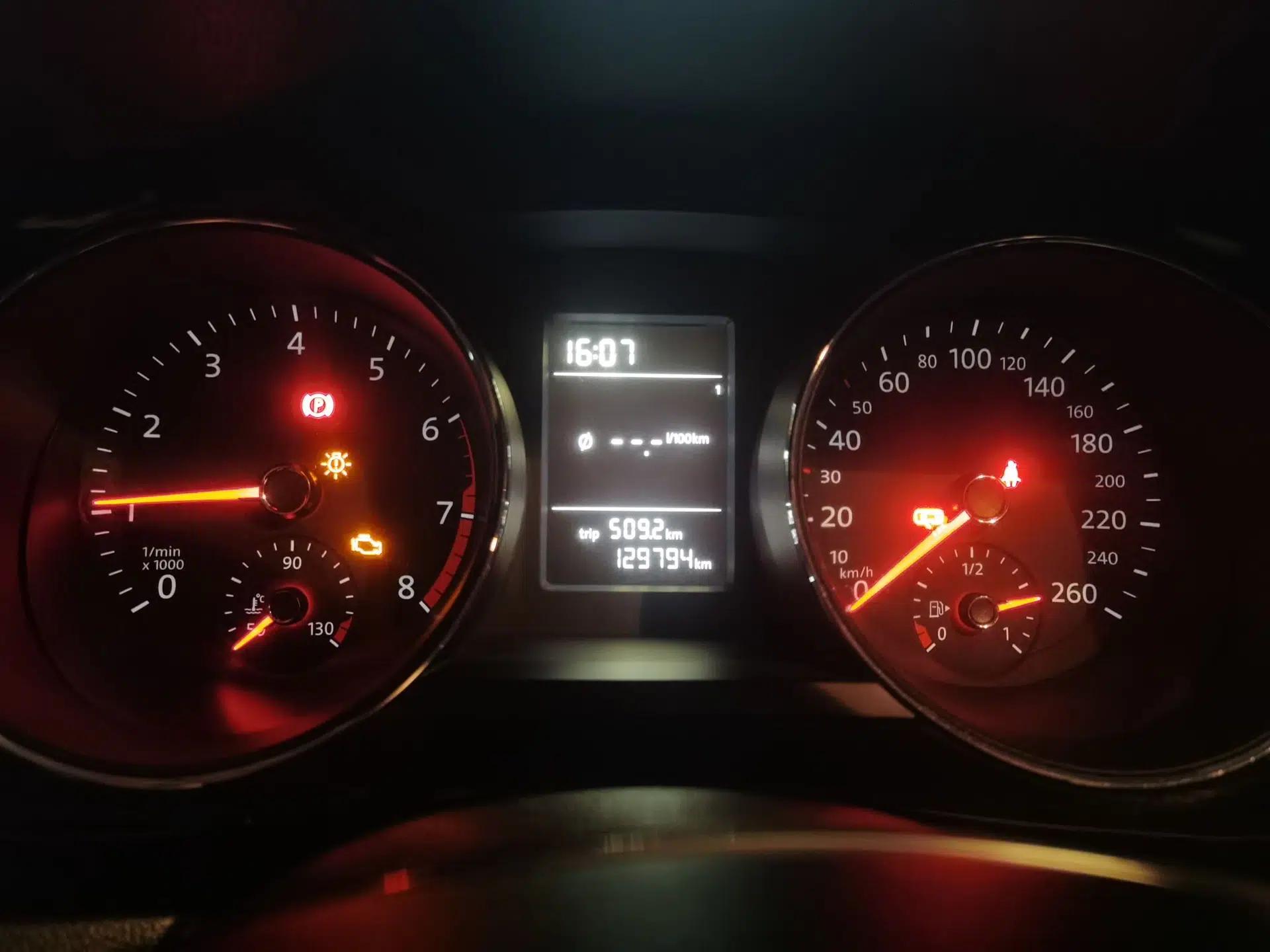 Volkswagen Sagitar 2015 230TSI Manual Comfort Version — миниатюра 11