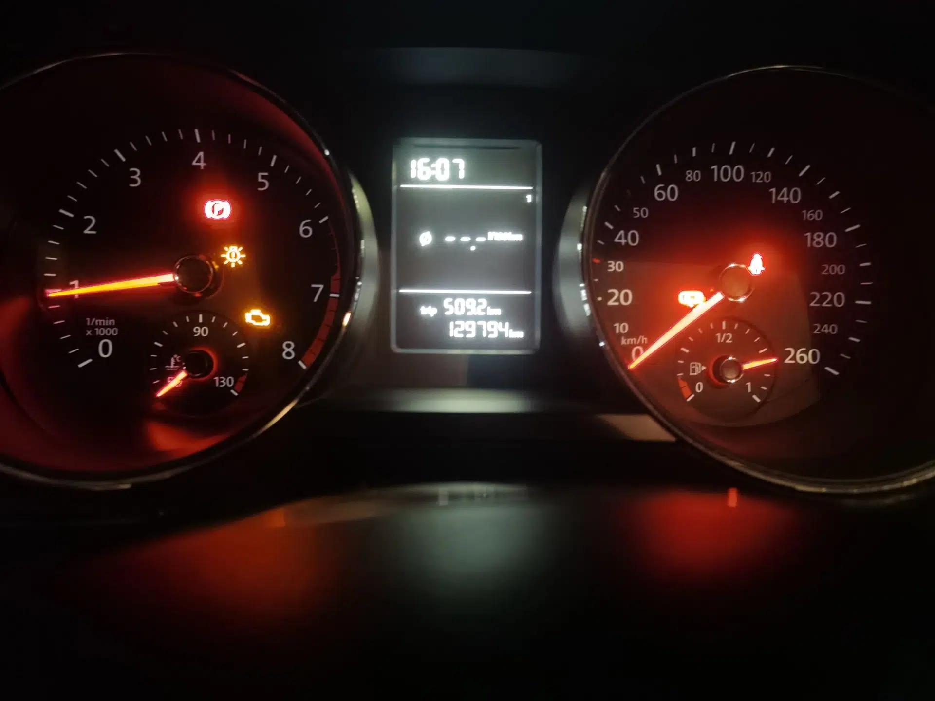 Volkswagen Sagitar 2015 230TSI Manual Comfort Version — миниатюра 12
