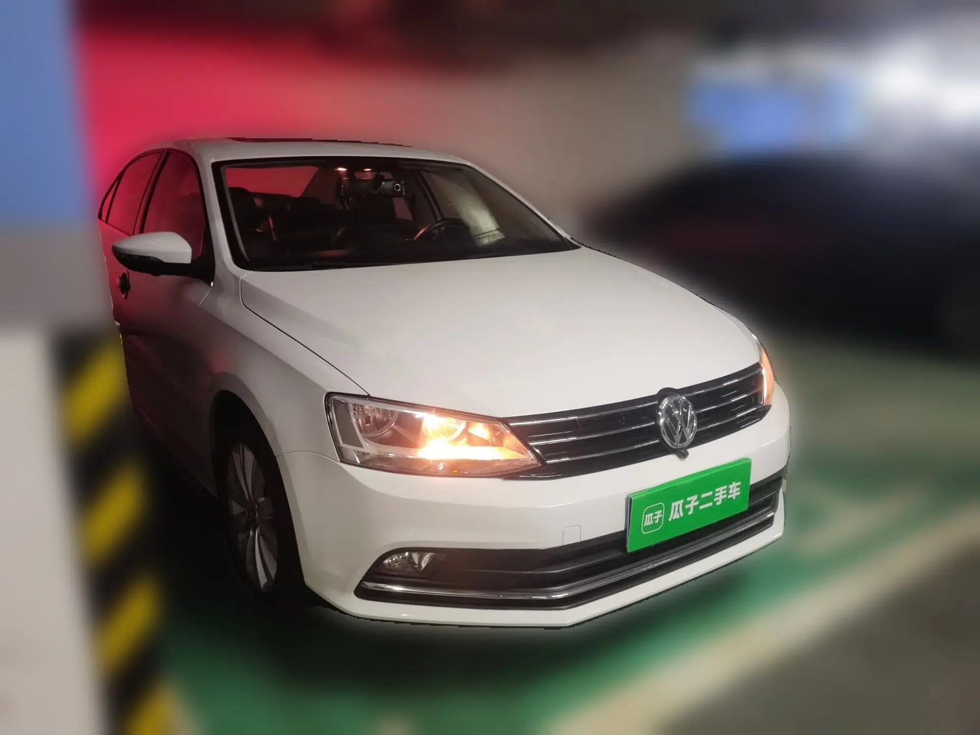 Volkswagen Sagitar 2015 230TSI Manual Comfort Version — миниатюра 3