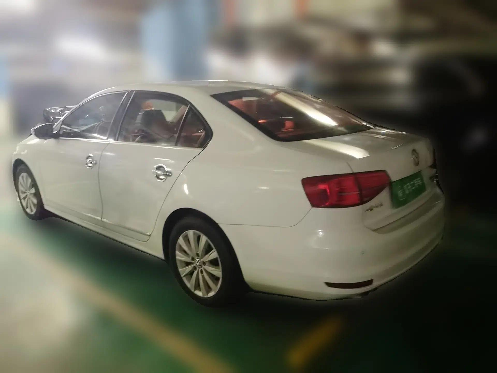 Volkswagen Sagitar 2015 230TSI Manual Comfort Version — миниатюра 4