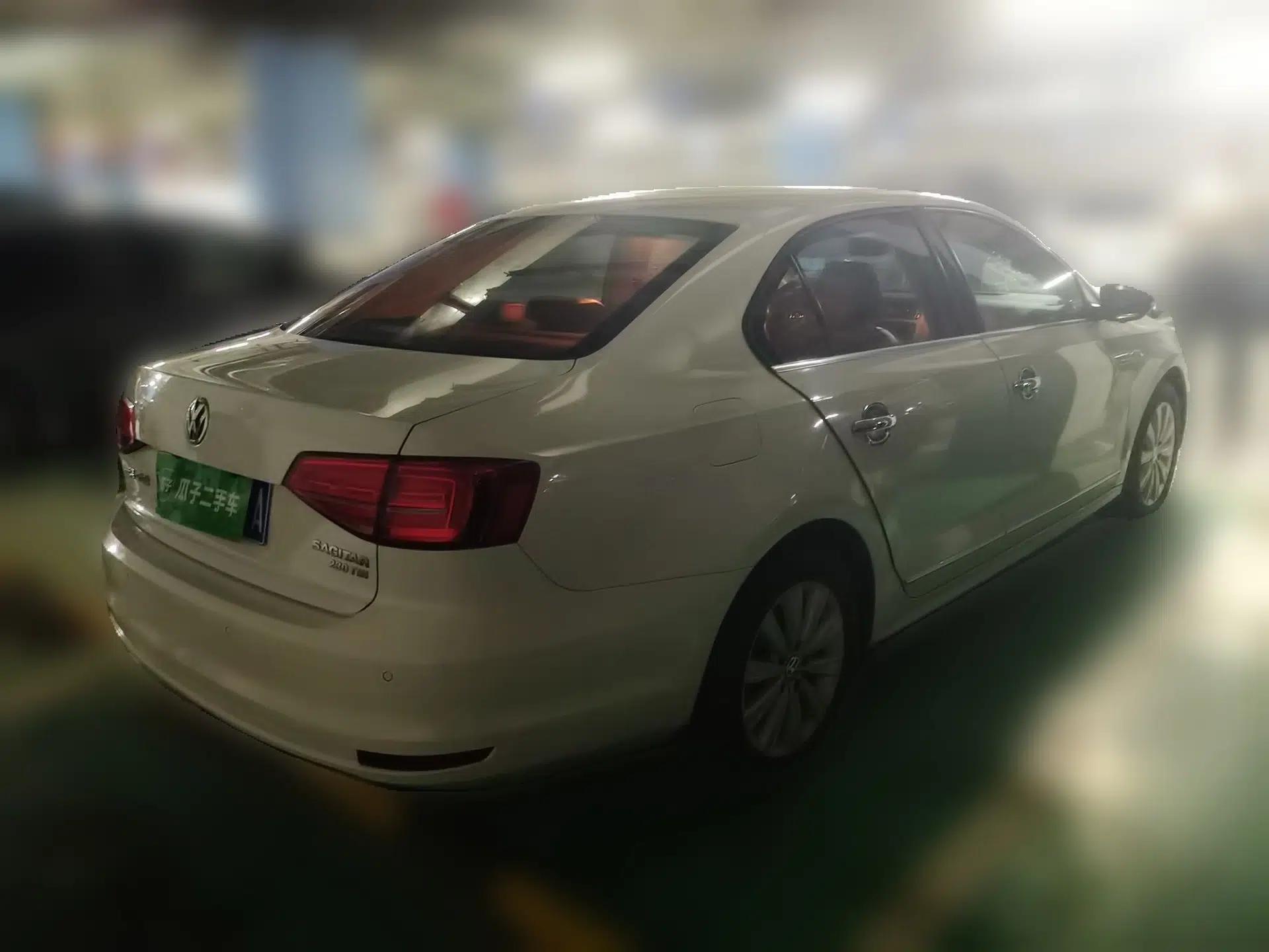 Volkswagen Sagitar 2015 230TSI Manual Comfort Version — миниатюра 6