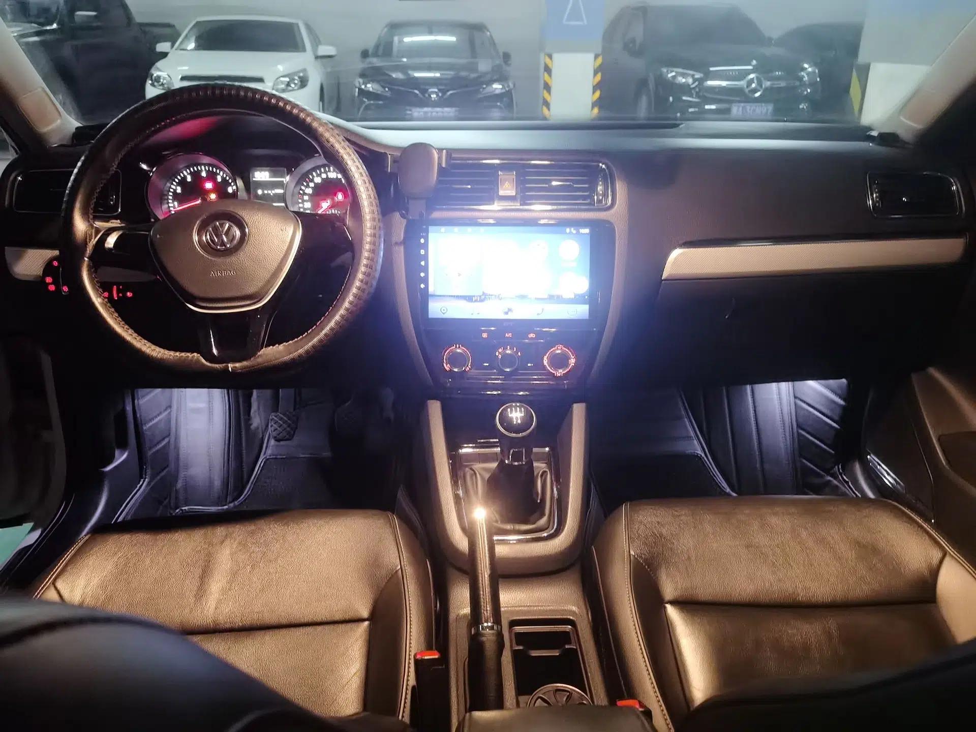 Volkswagen Sagitar 2015 230TSI Manual Comfort Version — миниатюра 9