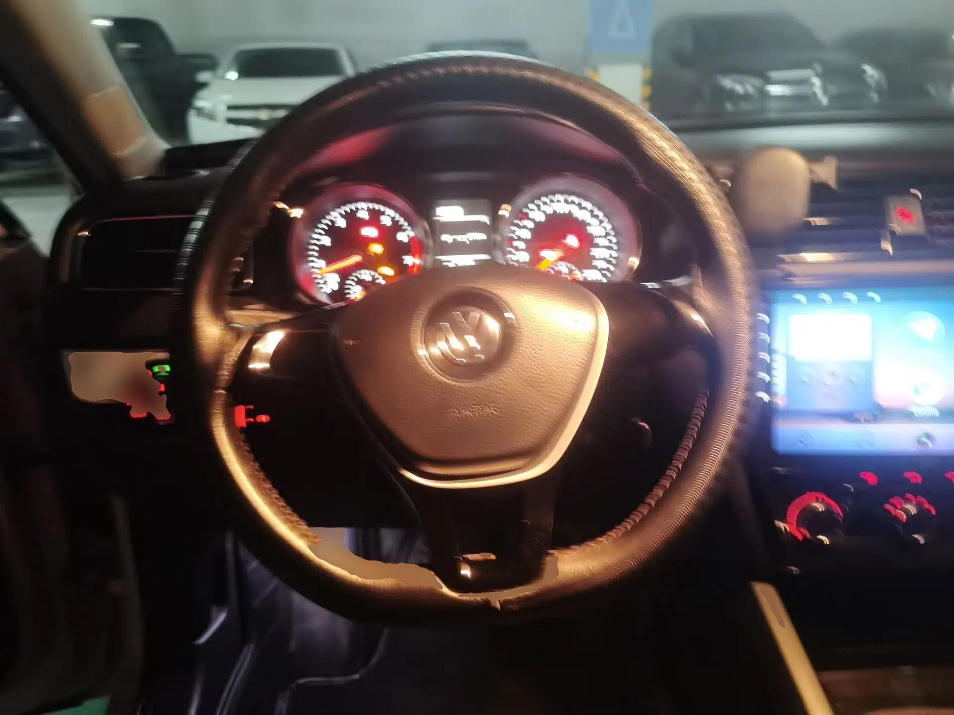 Volkswagen Sagitar 2015 230TSI Manual Comfort Version — миниатюра 10
