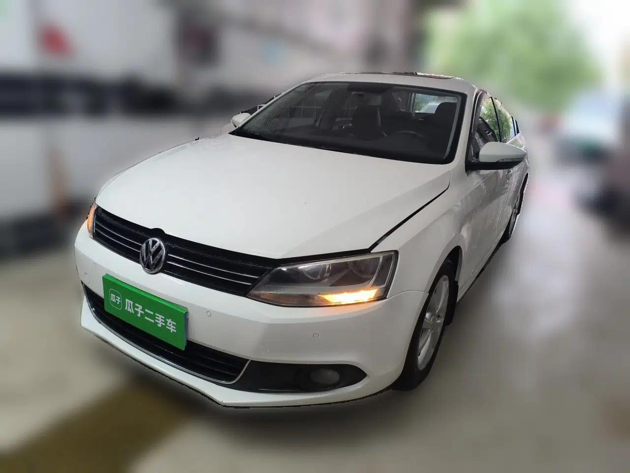 Volkswagen Sagitar 2012 1.4TSI Automatic Luxury Edition — миниатюра 1