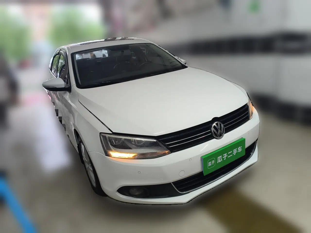 Volkswagen Sagitar 2012 1.4TSI Automatic Luxury Edition — миниатюра 3