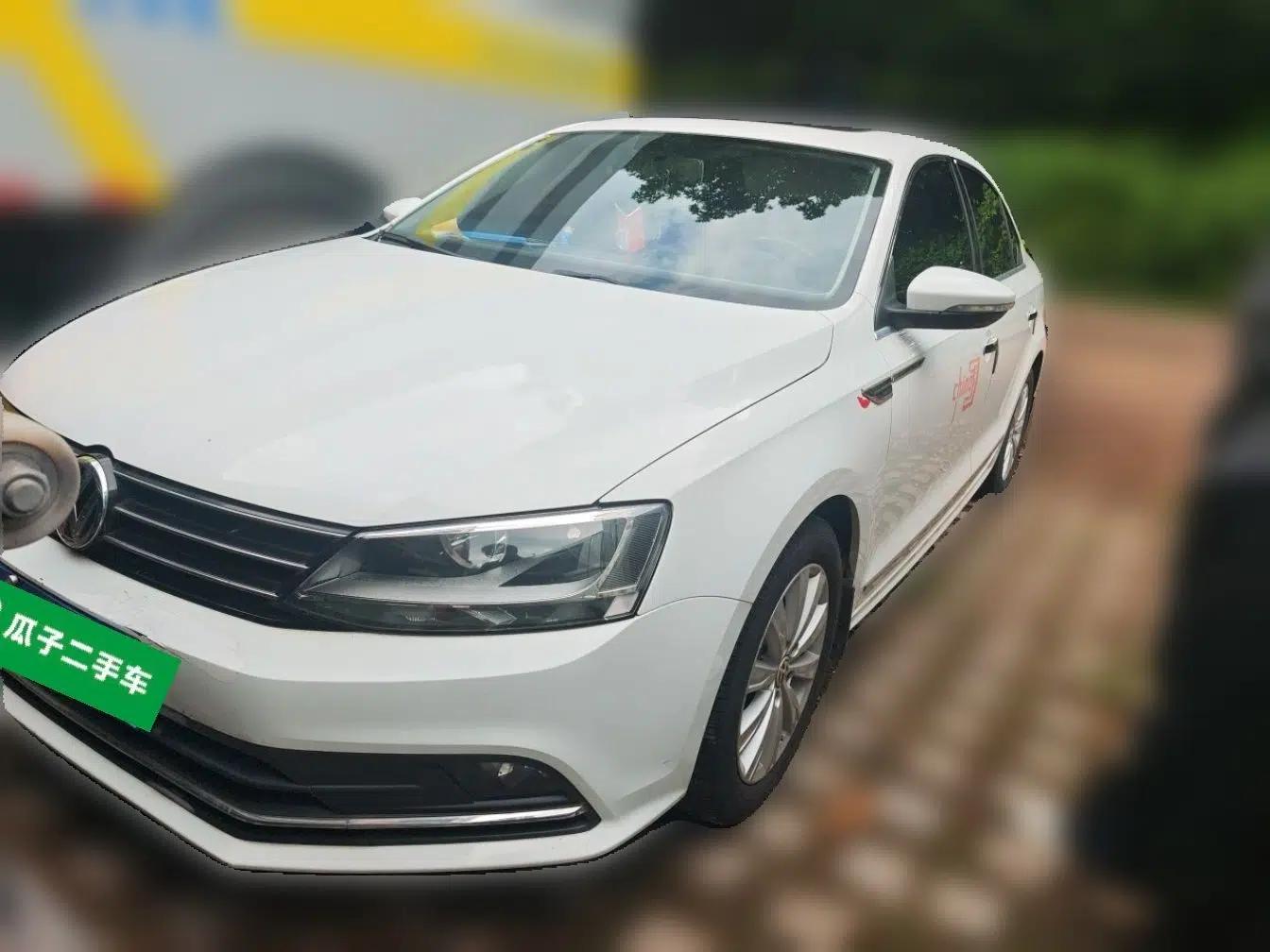 Volkswagen Sagitar 2015 230TSI Automatic Comfort Version — миниатюра 1