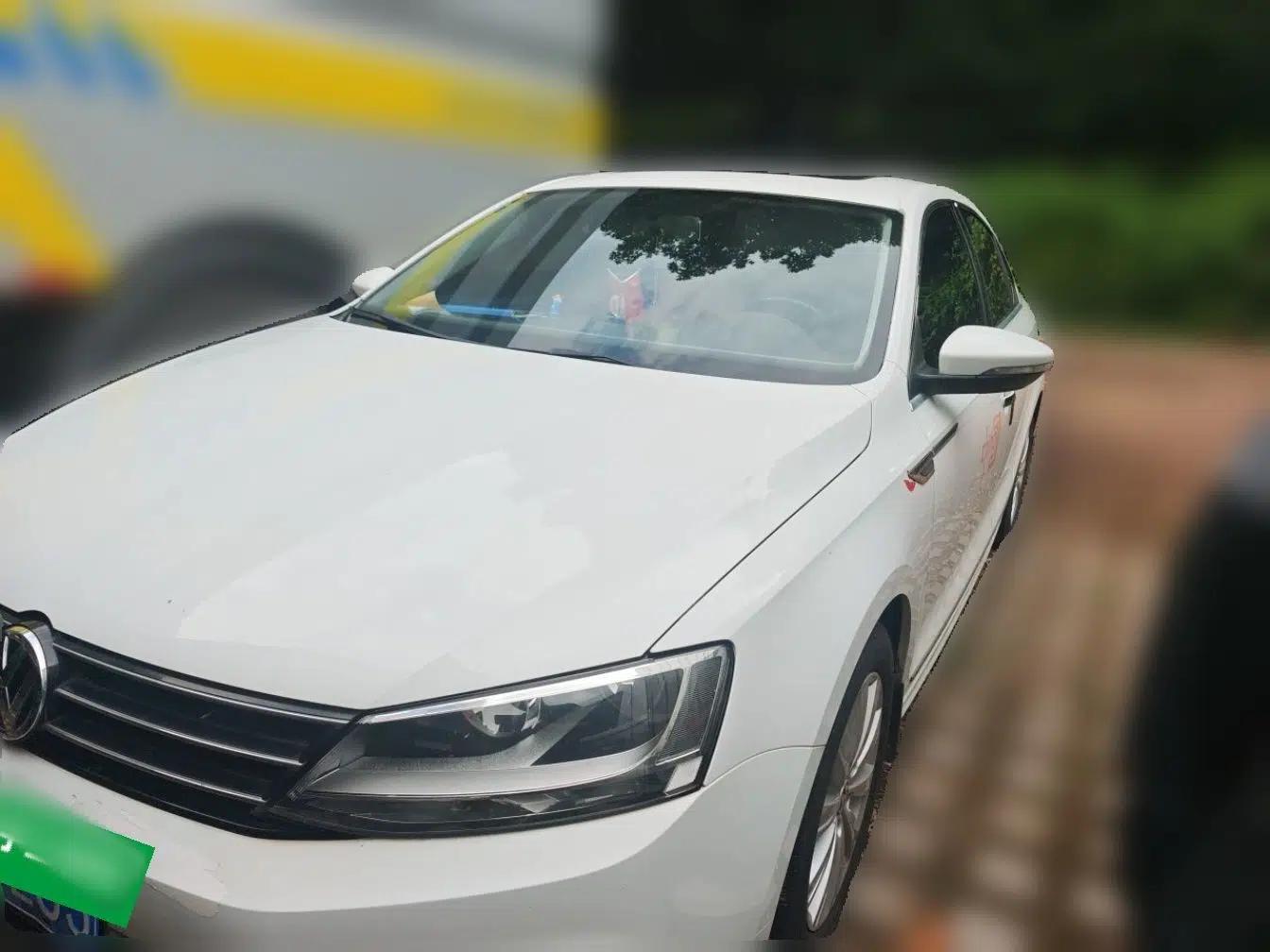 Volkswagen Sagitar 2015 230TSI Automatic Comfort Version — миниатюра 2
