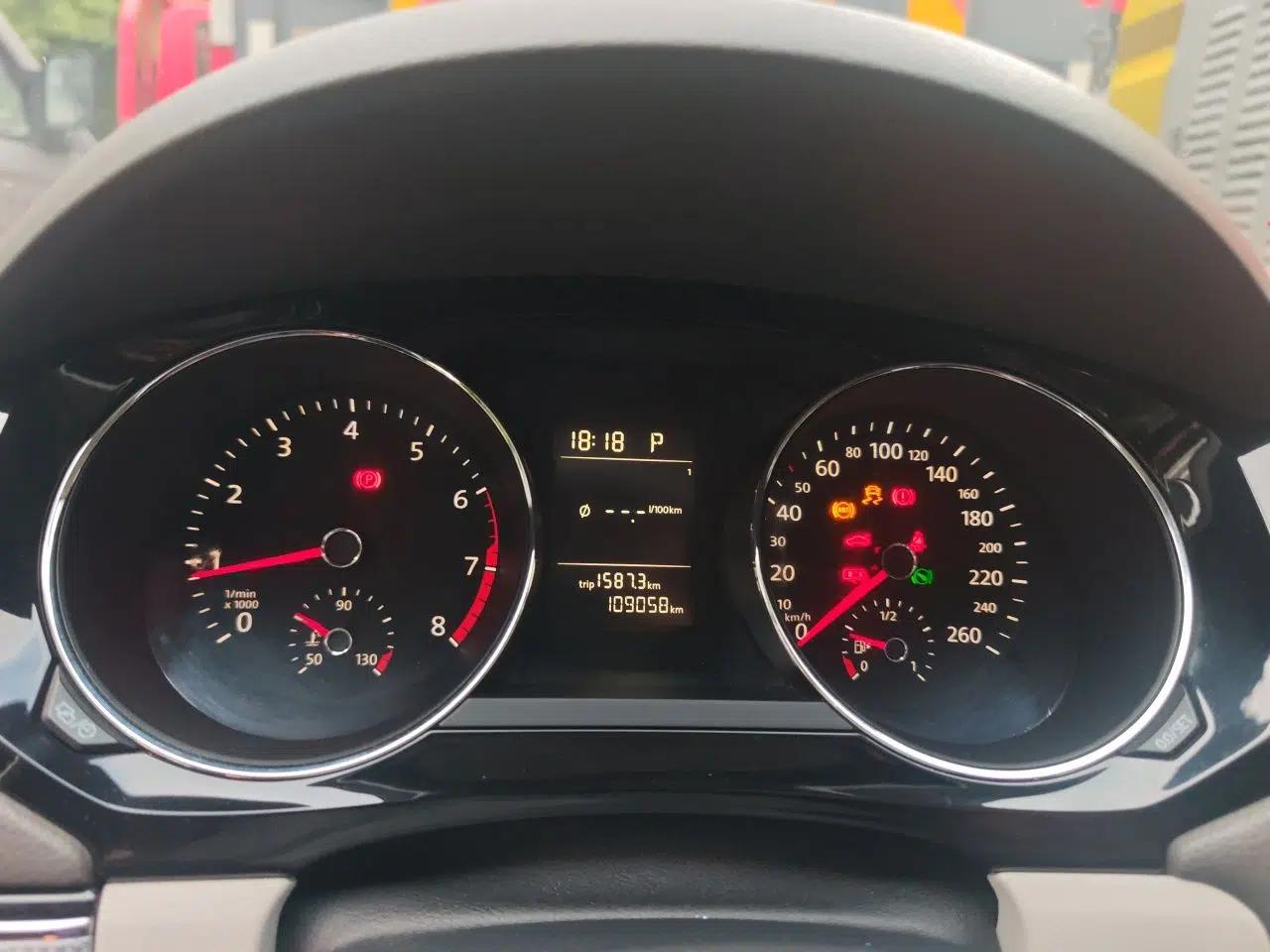Volkswagen Sagitar 2015 230TSI Automatic Comfort Version — миниатюра 11