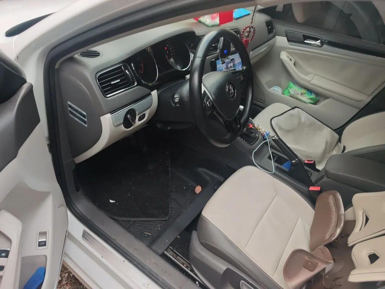 Volkswagen Sagitar 2015 230TSI Automatic Comfort Version — миниатюра 16