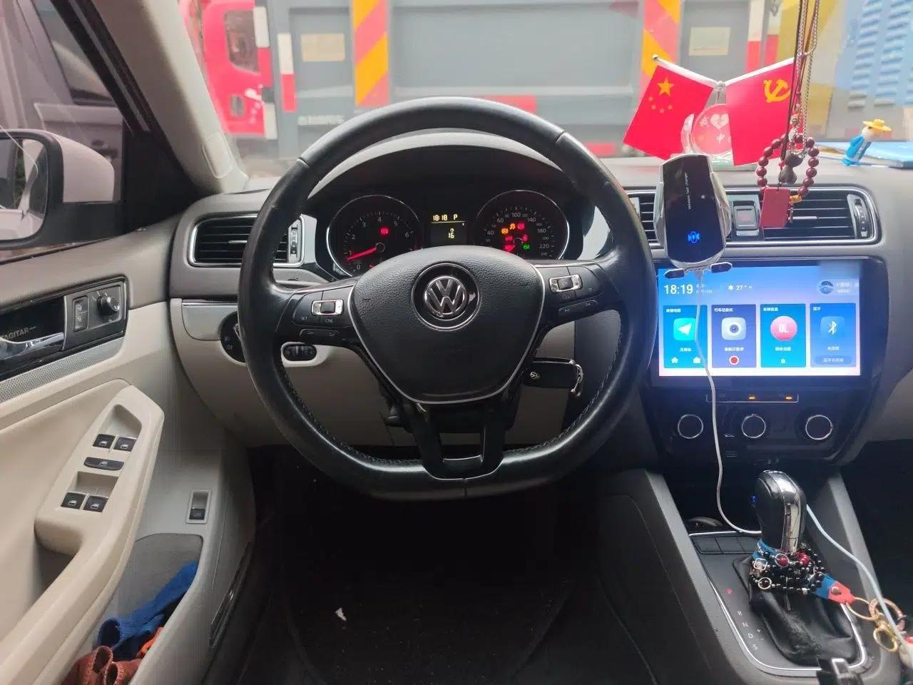 Volkswagen Sagitar 2015 230TSI Automatic Comfort Version — миниатюра 10