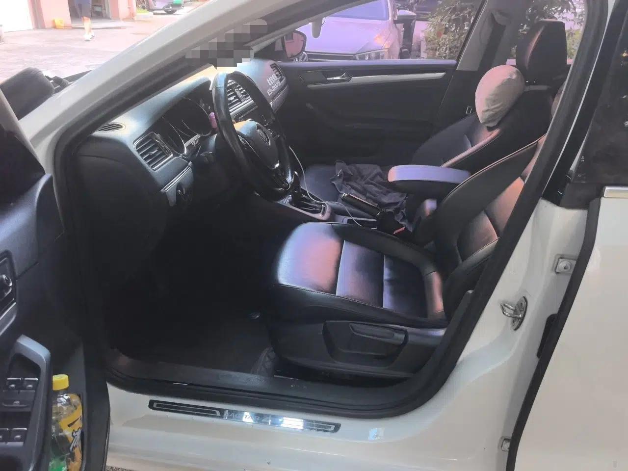 Volkswagen Sagitar 2017 180TSI Automatic Luxury Edition — миниатюра 16