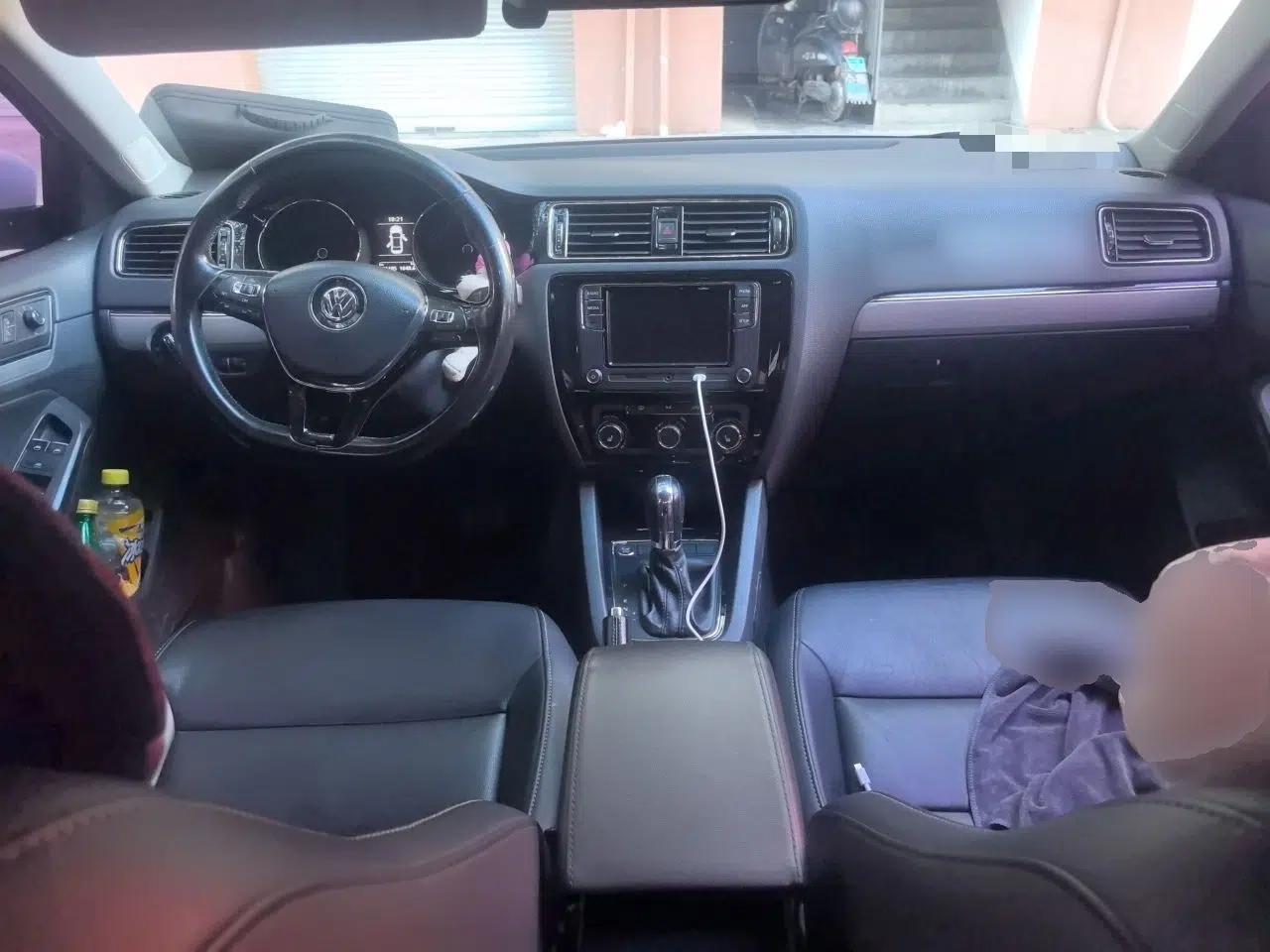 Volkswagen Sagitar 2017 180TSI Automatic Luxury Edition — миниатюра 9