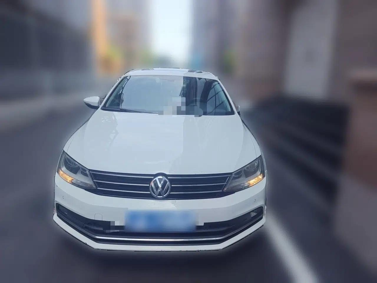 Volkswagen Sagitar 2015 230TSI Automatic Luxury Model — миниатюра 2