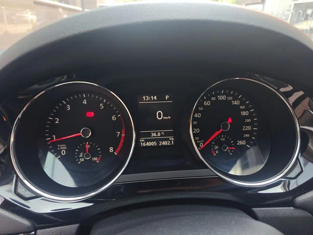 Volkswagen Sagitar 2015 230TSI Automatic Luxury Model — миниатюра 11
