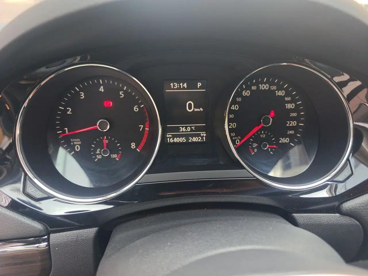 Volkswagen Sagitar 2015 230TSI Automatic Luxury Model — миниатюра 12