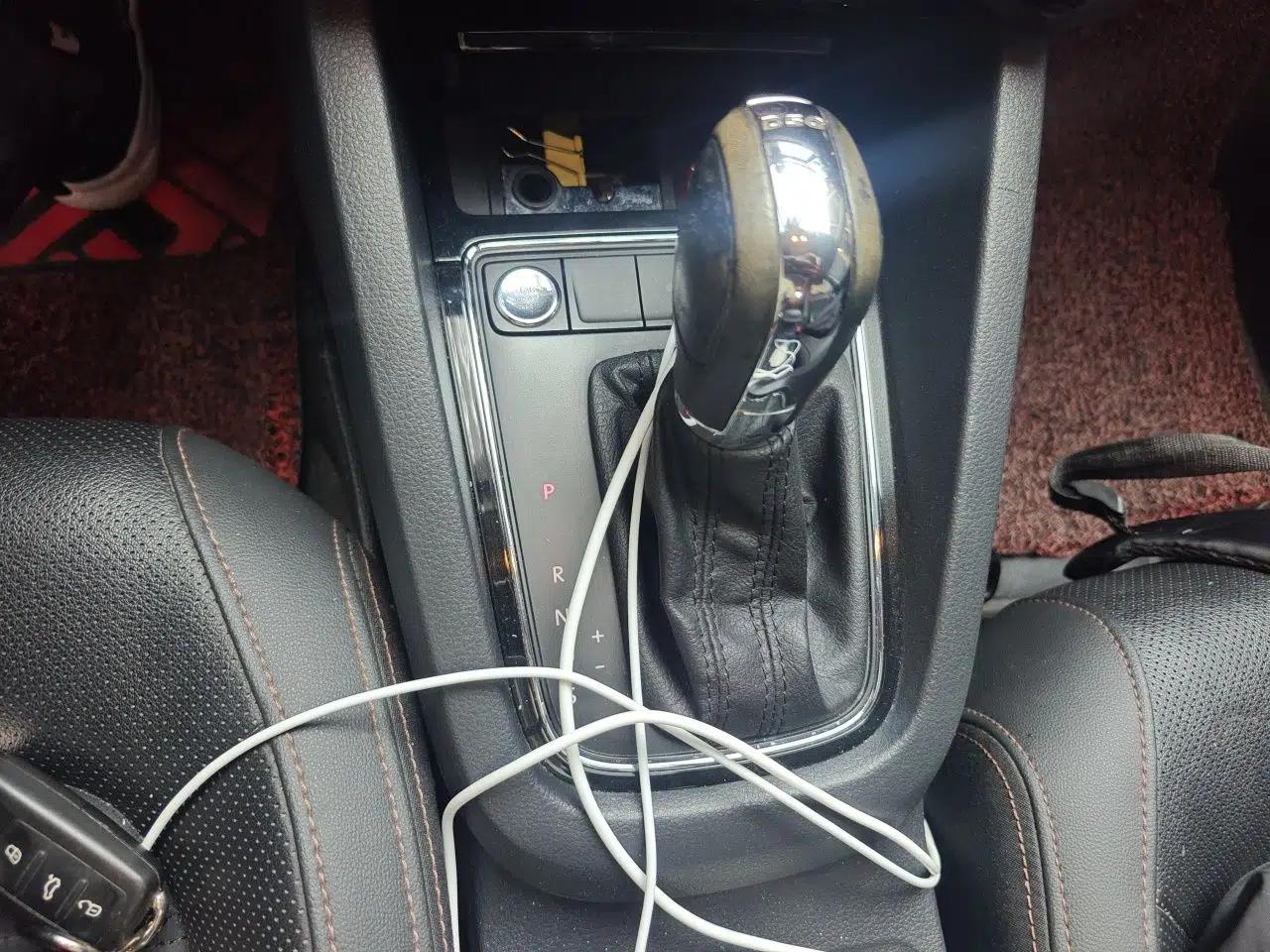 Volkswagen Sagitar 2015 230TSI Automatic Luxury Model — миниатюра 14