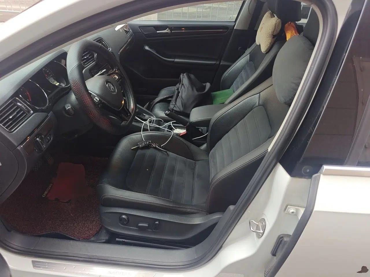 Volkswagen Sagitar 2015 230TSI Automatic Luxury Model — миниатюра 15