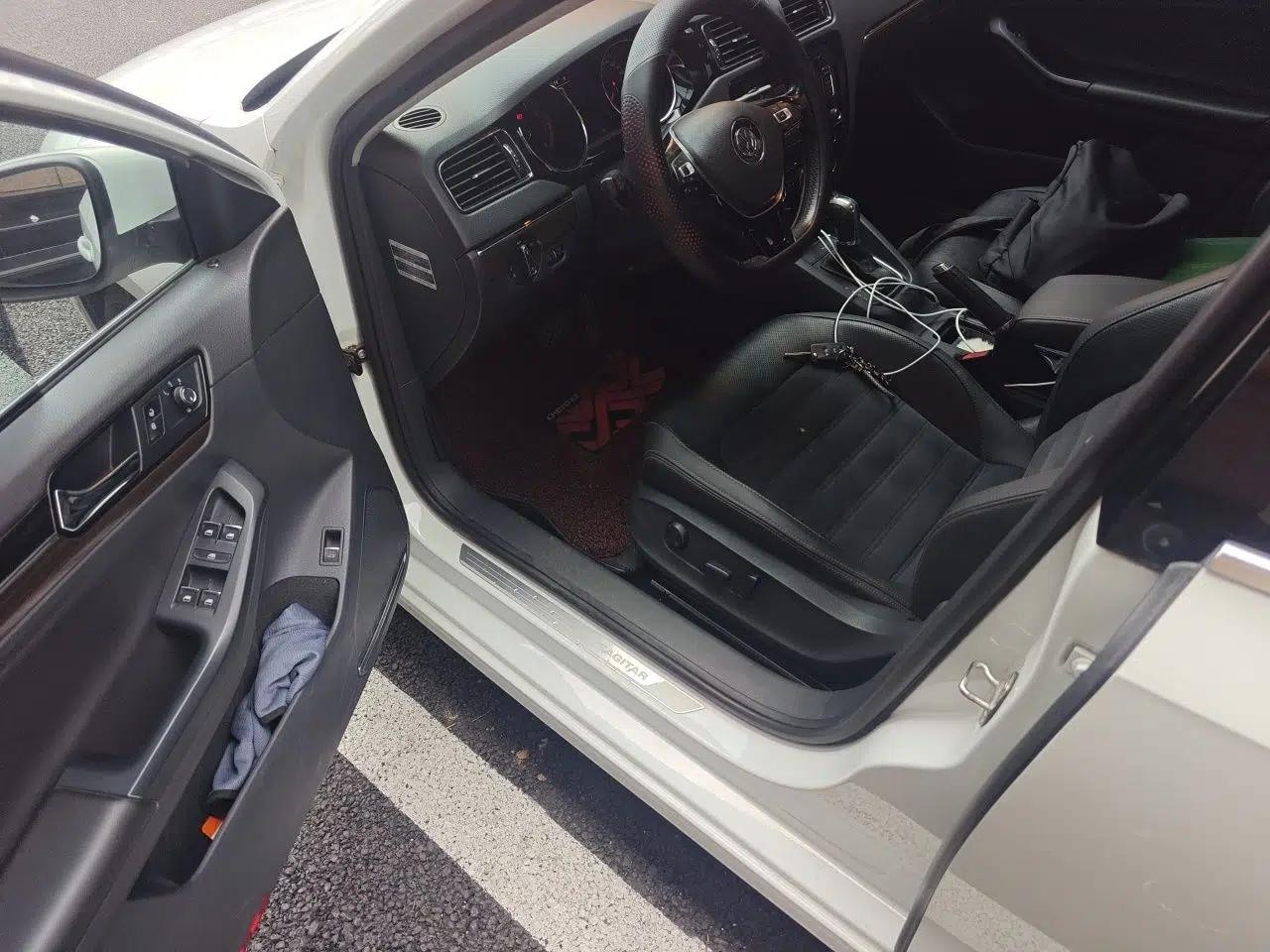 Volkswagen Sagitar 2015 230TSI Automatic Luxury Model — миниатюра 16