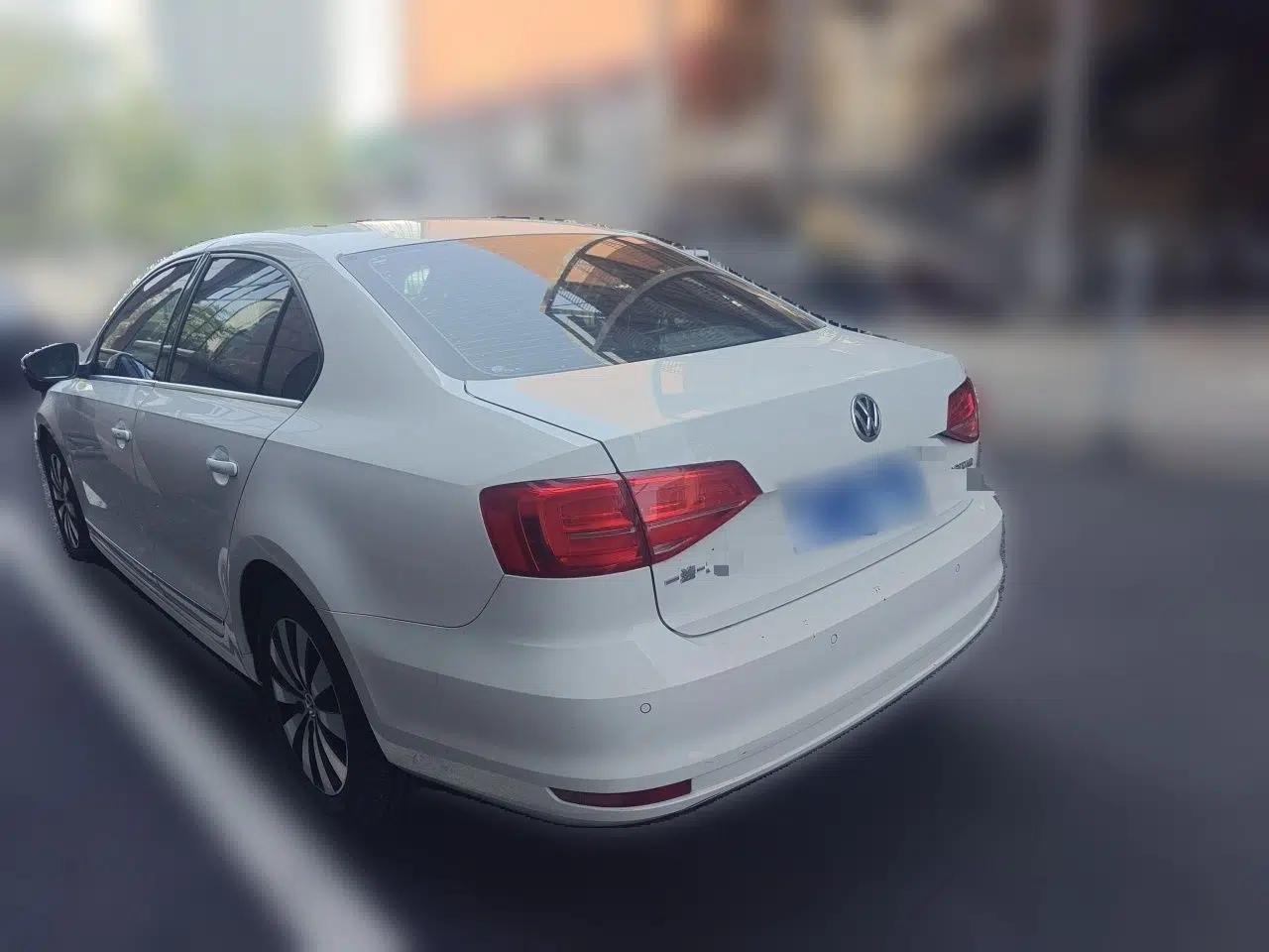 Volkswagen Sagitar 2015 230TSI Automatic Luxury Model — миниатюра 4