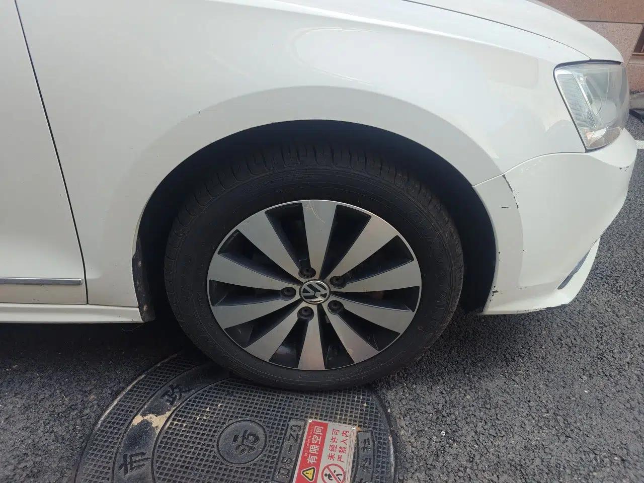 Volkswagen Sagitar 2015 230TSI Automatic Luxury Model — миниатюра 8
