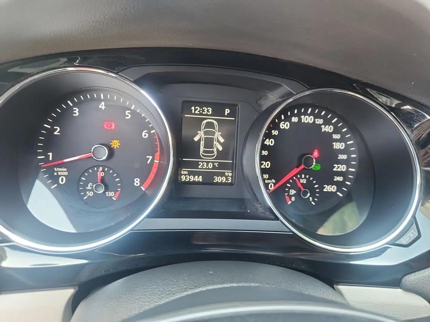 Volkswagen Sagitar 2015 230TSI Automatic Luxury Model — миниатюра 11