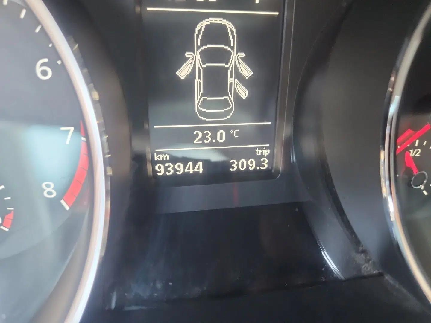 Volkswagen Sagitar 2015 230TSI Automatic Luxury Model — миниатюра 12
