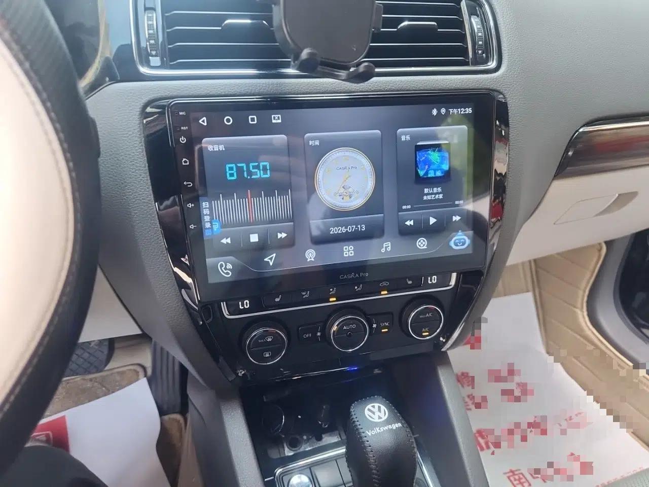 Volkswagen Sagitar 2015 230TSI Automatic Luxury Model — миниатюра 13