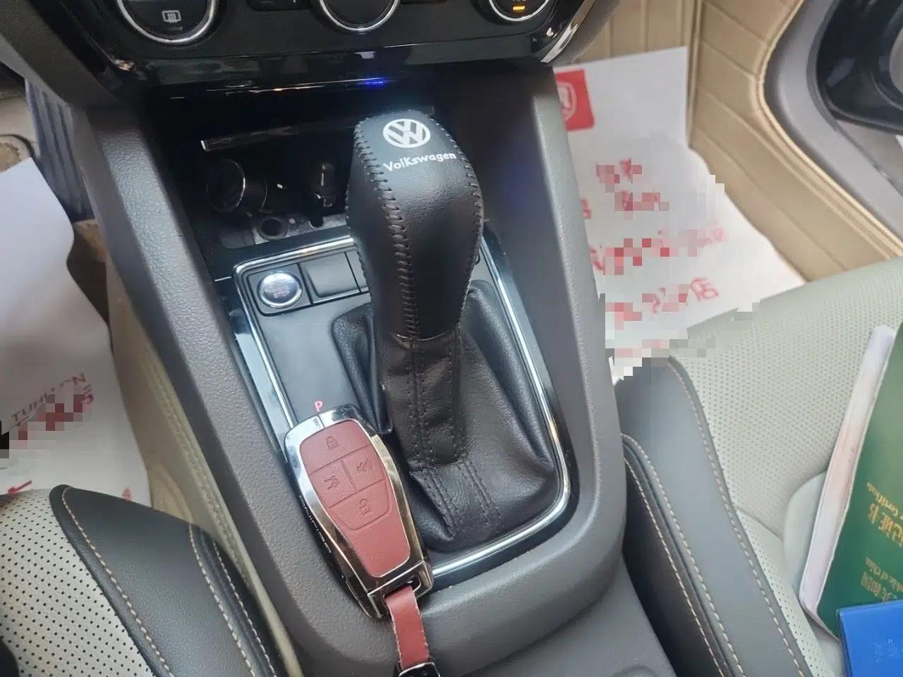 Volkswagen Sagitar 2015 230TSI Automatic Luxury Model — миниатюра 14