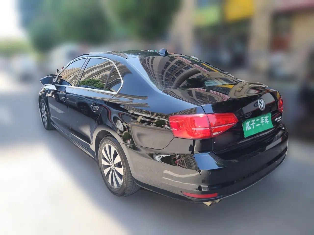 Volkswagen Sagitar 2015 230TSI Automatic Luxury Model — миниатюра 4