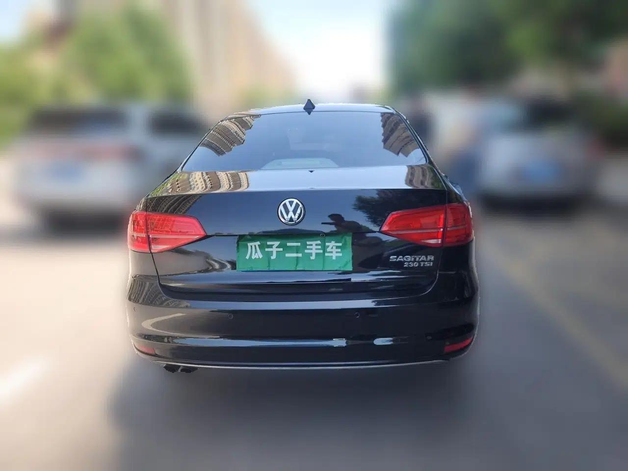 Volkswagen Sagitar 2015 230TSI Automatic Luxury Model — миниатюра 5