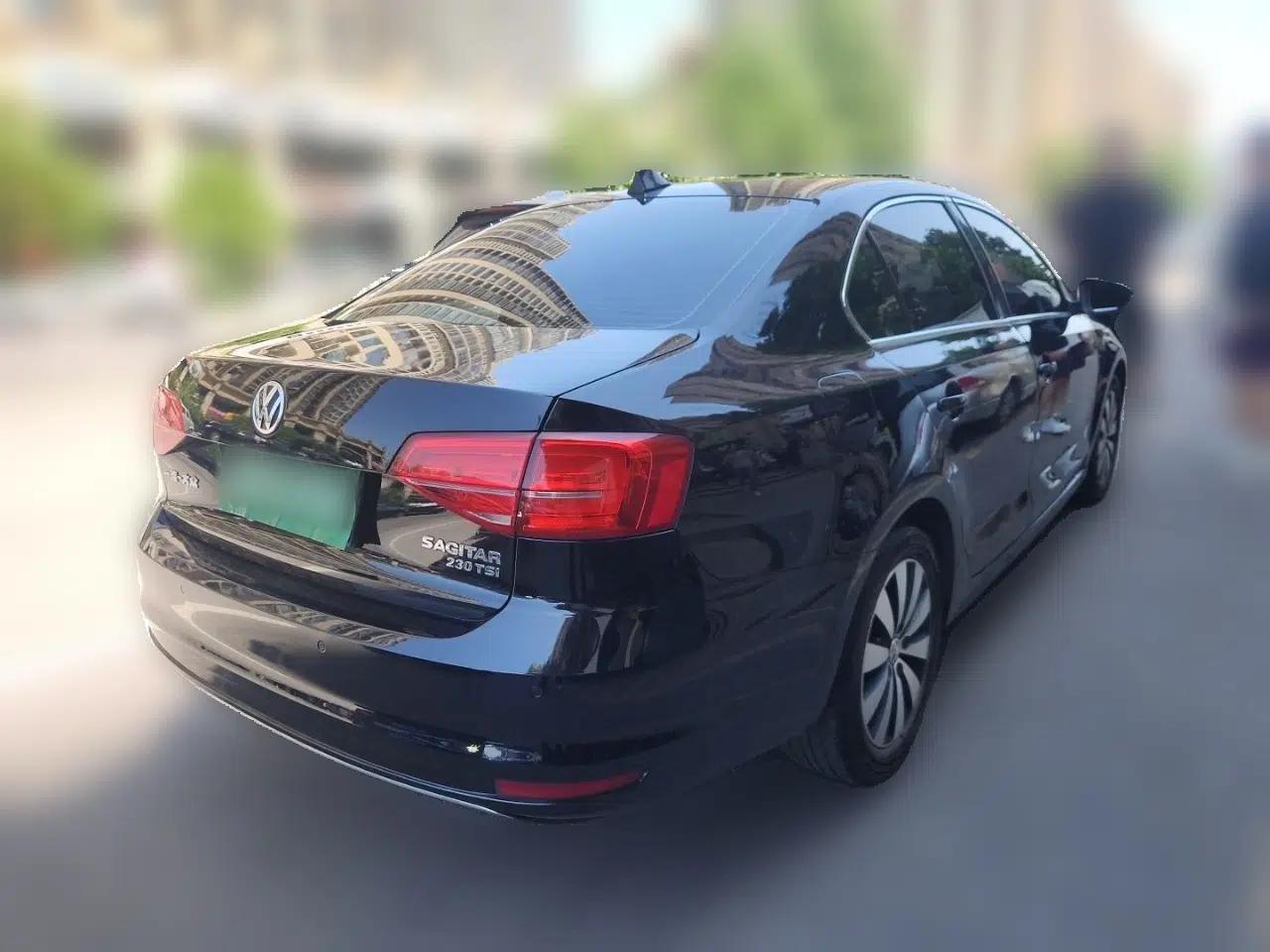 Volkswagen Sagitar 2015 230TSI Automatic Luxury Model — миниатюра 6
